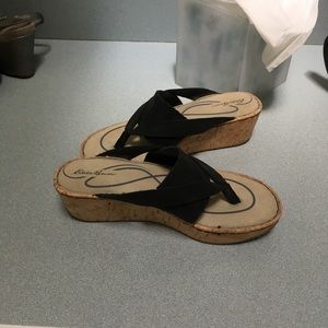 Black wedge cross strap sandals